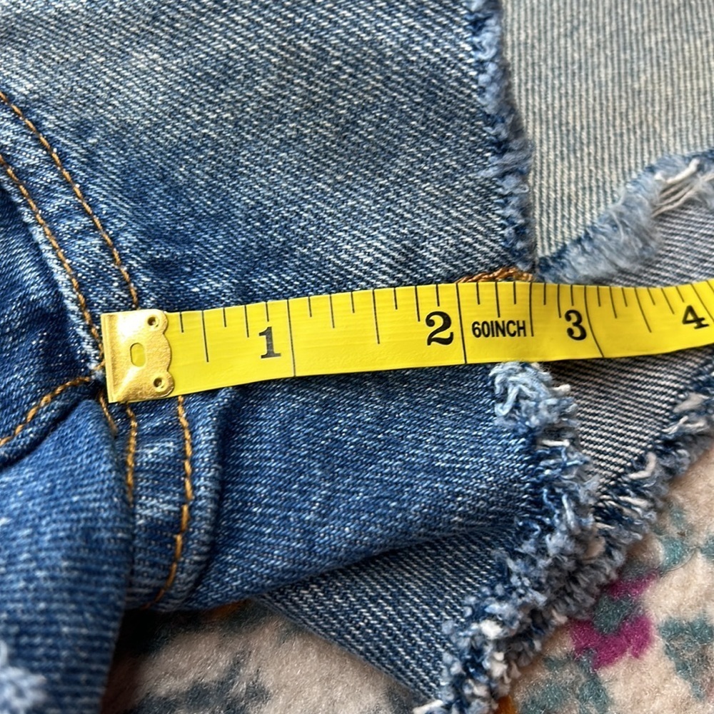 Levis High Rise Wedgie Fit Jean Shorts NWT Size 28 - Picture 16 of 16